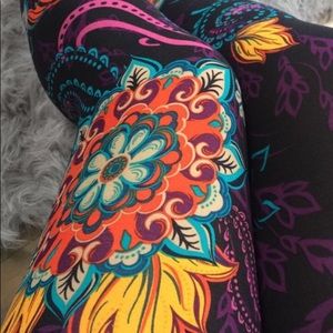 LuLaRoe TC Fiery Floral Paisley Leggings